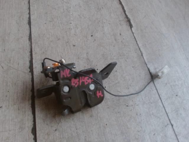 bontott MAZDA 626 Csomagtérajtó Zárszerkezet