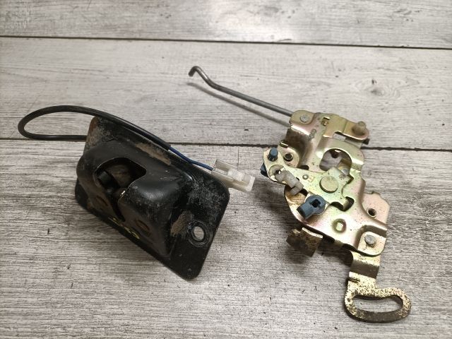 bontott MAZDA 626 Csomagtérajtó Zárszerkezet