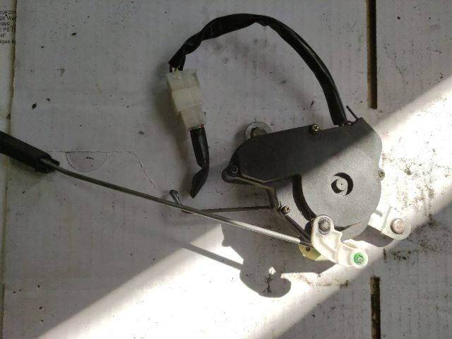 bontott MAZDA 626 Csomagtérajtó Zárszerkezet