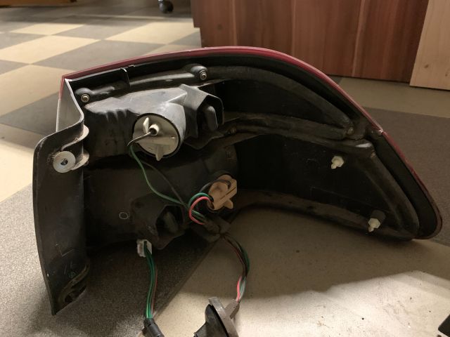 bontott MAZDA 626 Hátsó Lámpa Szett