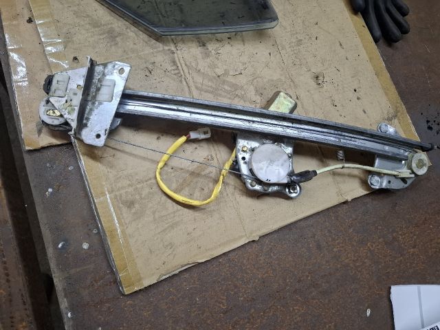 bontott MAZDA 626 Jobb első Ablakemelő Szerkezet (Elektromos)