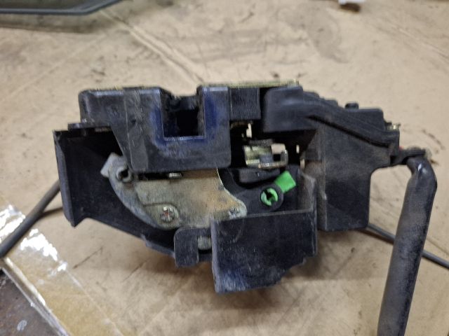 bontott MAZDA 626 Jobb első Ajtózár