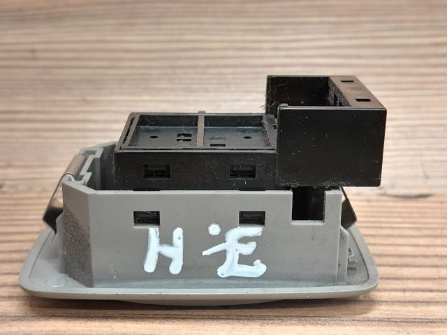 bontott MAZDA 626 Jobb hátsó Ablakemelő Kapcsoló