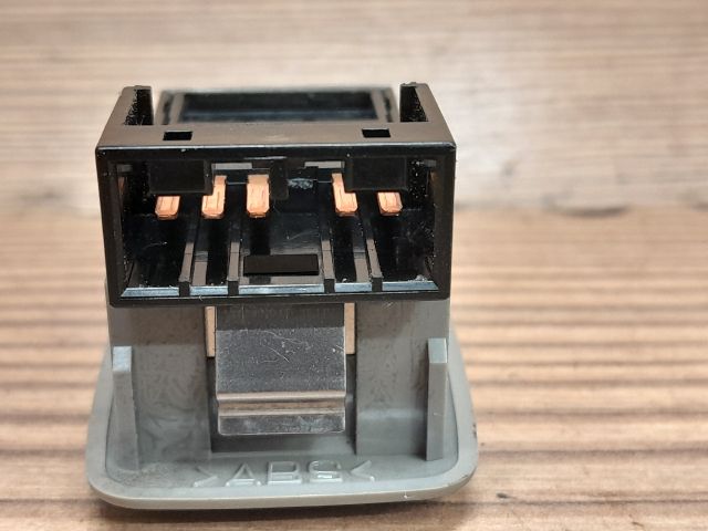 bontott MAZDA 626 Jobb hátsó Ablakemelő Kapcsoló