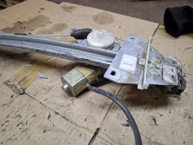 bontott MAZDA 626 Jobb hátsó Ablakemelő Szerkezet (Elektromos)