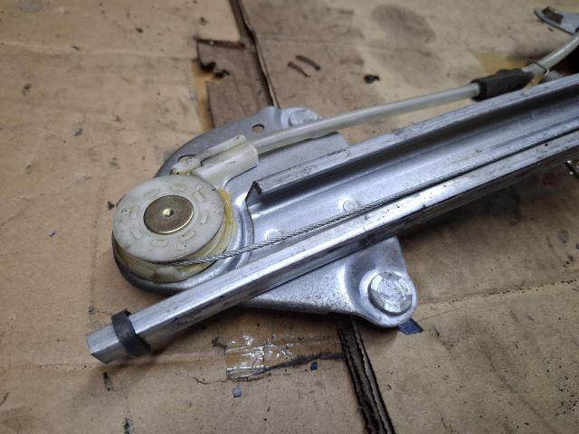 bontott MAZDA 626 Jobb hátsó Ablakemelő Szerkezet (Elektromos)