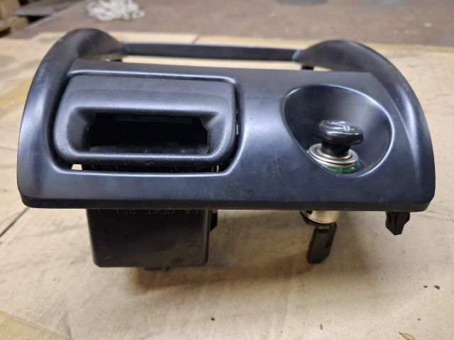 bontott MAZDA 626 Középkonzol Keret