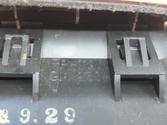 bontott MAZDA 626 Középső Szellőző