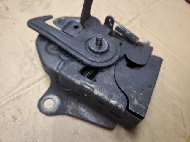 bontott MAZDA 626 Motorháztető Zárszerkezet