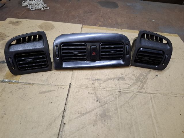 bontott MAZDA 626 Szellőző Szett