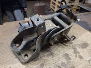 bontott MAZDA 626 Tartó Bak