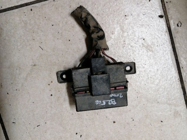 bontott MAZDA B-Serie Biztosítéktábla Motortér