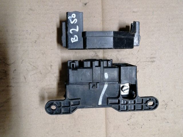 bontott MAZDA B-Serie Biztosítéktábla Motortér