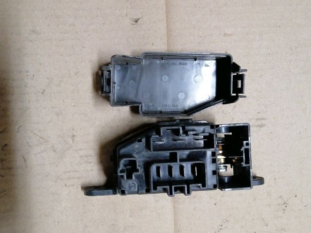 bontott MAZDA B-Serie Biztosítéktábla Motortér