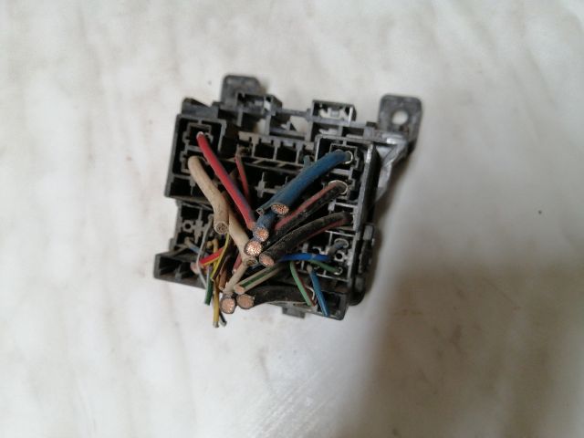 bontott MAZDA B-Serie Biztosítéktábla Utastér