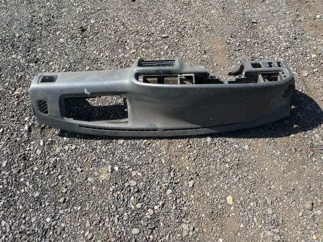 bontott MAZDA B-Serie Első Lökhárító (Részeivel)