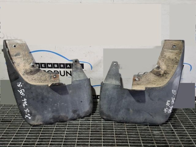 bontott MAZDA BT-50 Hátsó Sárvédő Gumi Pár