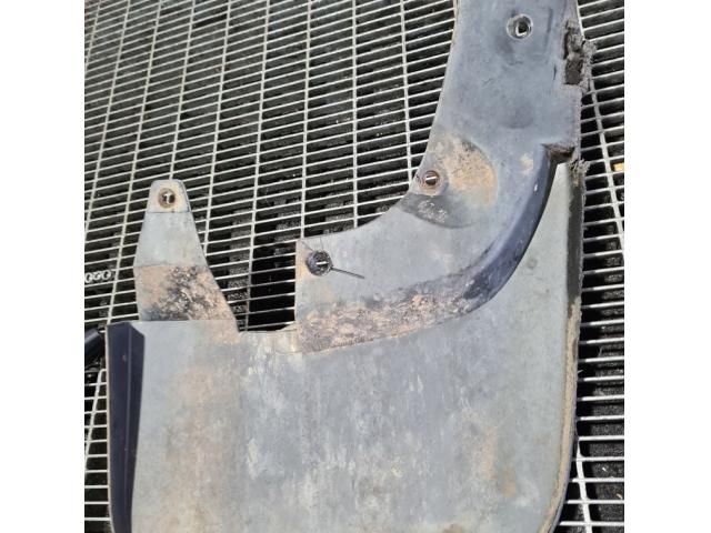 bontott MAZDA BT-50 Hátsó Sárvédő Gumi Pár