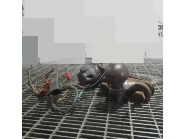 bontott MAZDA BT-50 Vonóhorog