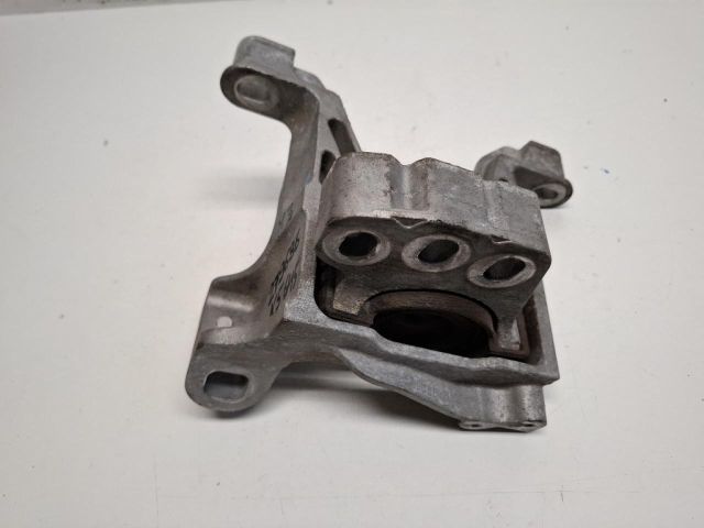 bontott MAZDA CX-3 Motor Tartó Bak Jobb