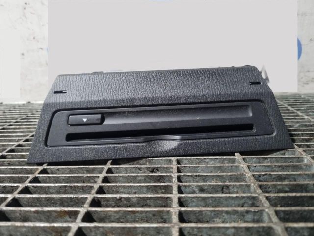 bontott MAZDA CX-3 CD / DVD Tár