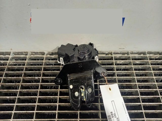 bontott MAZDA CX-3 Csomagtérajtó Ütköző