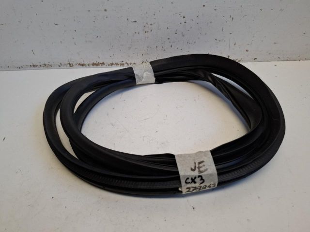 bontott MAZDA CX-3 Jobb első Gumikéder