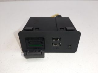 bontott MAZDA CX-3 USB Aljzat