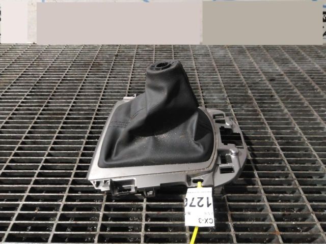 bontott MAZDA CX-3 Váltószoknya