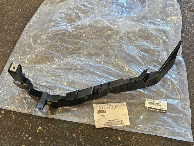 bontott MAZDA CX-30 Bal Fényszóró Tartó