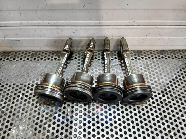 bontott MAZDA CX-5 Dugattyú