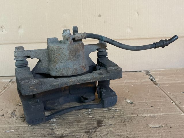 bontott MAZDA CX-5 Jobb első Féknyereg Munkahengerrel