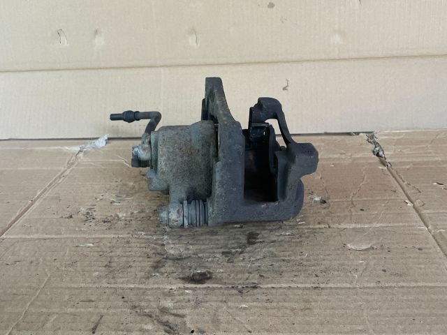 bontott MAZDA CX-5 Jobb első Féknyereg Munkahengerrel