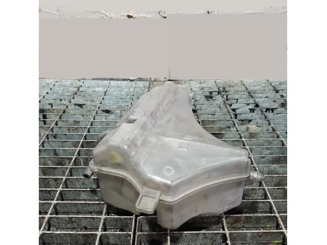 bontott MAZDA CX-5 Kiegyenlítő Tartály