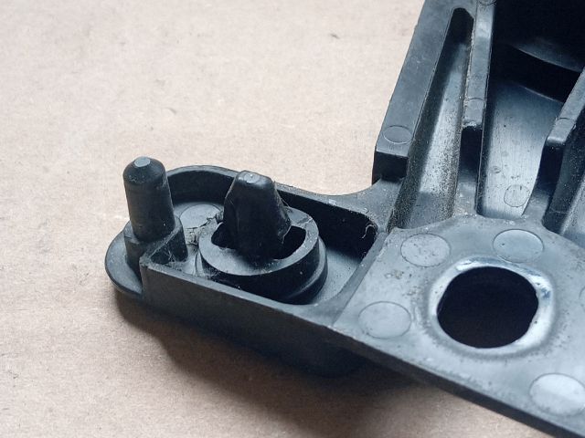 bontott MAZDA CX-5 Ablakmosó Tartály Tartó