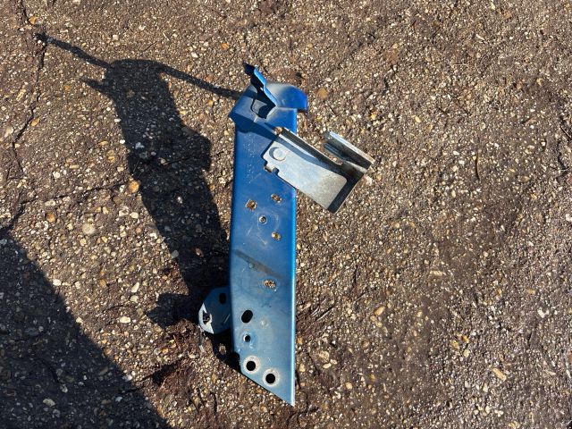 bontott MAZDA CX-5 Bal Fényszóró Tartó