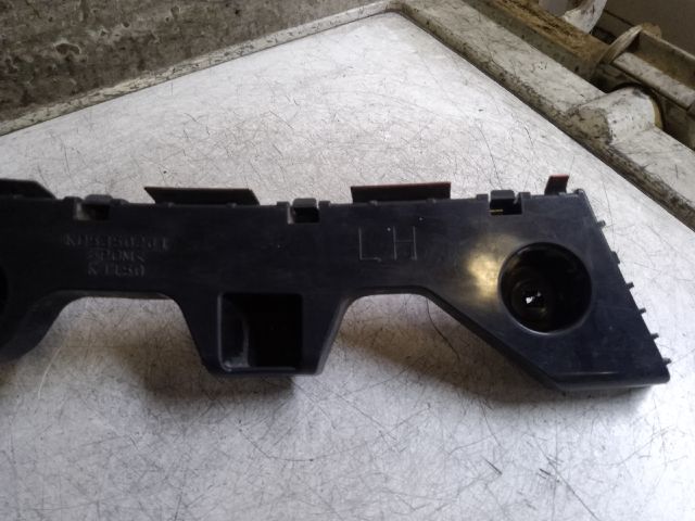 bontott MAZDA CX-5 Bal hátsó Oldal Lökhárító Tartó (Műanyag)