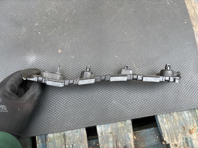 bontott MAZDA CX-5 Bal hátsó Oldal Lökhárító Tartó (Műanyag)