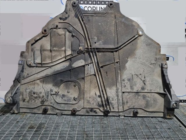 bontott MAZDA CX-5 Felső Hűtőburkolat