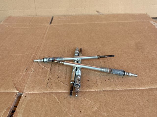 bontott MAZDA CX-5 Izzító/Gyújtó Gyertya