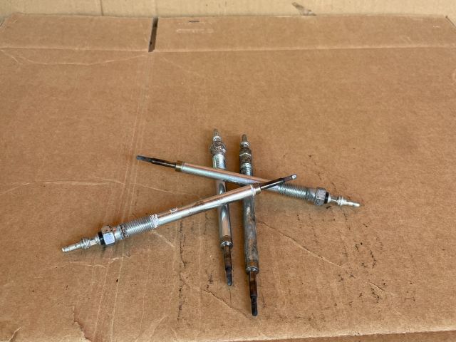 bontott MAZDA CX-5 Izzító/Gyújtó Gyertya