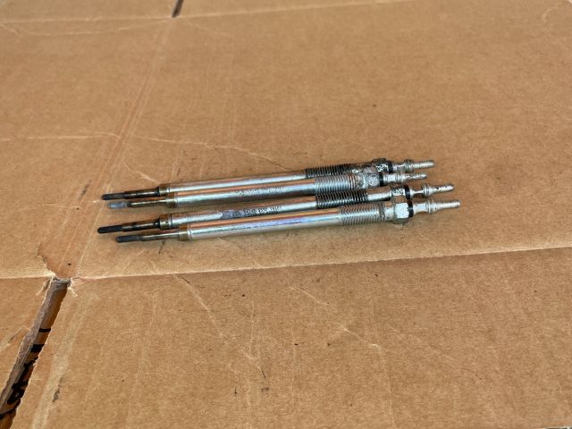 bontott MAZDA CX-5 Izzító/Gyújtó Gyertya