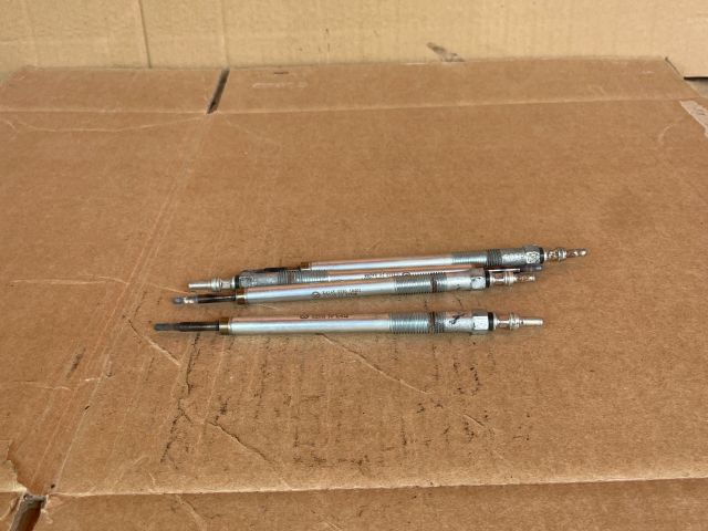 bontott MAZDA CX-5 Izzító/Gyújtó Gyertya