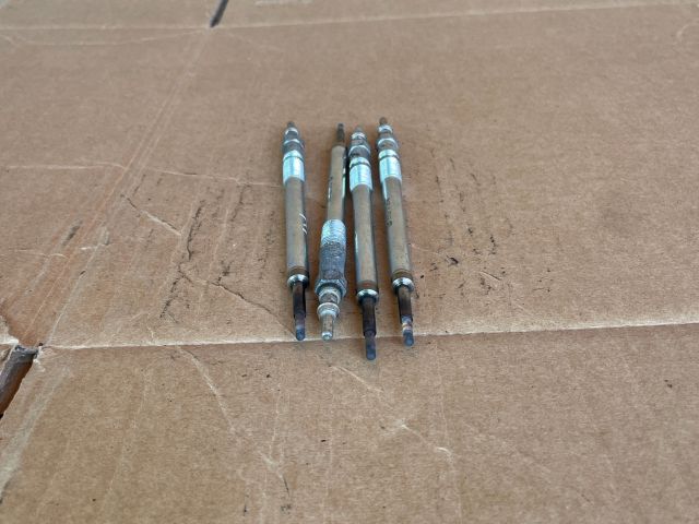 bontott MAZDA CX-5 Izzító/Gyújtó Gyertya