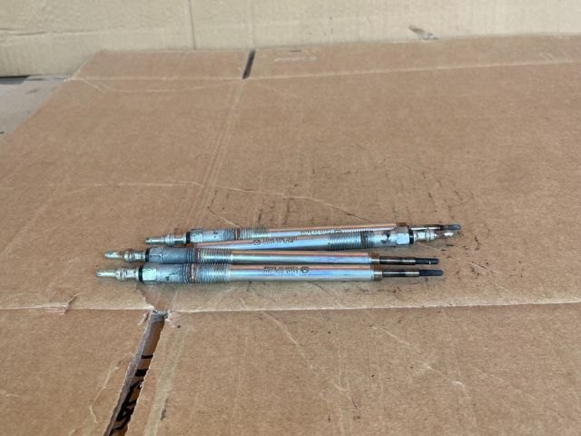 bontott MAZDA CX-5 Izzító/Gyújtó Gyertya