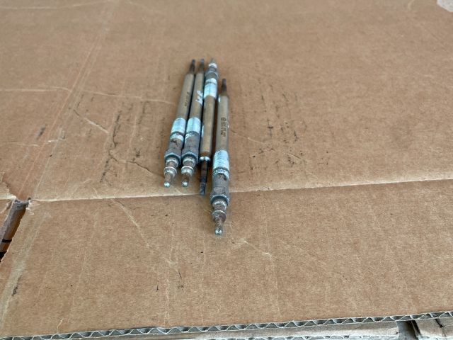 bontott MAZDA CX-5 Izzító/Gyújtó Gyertya