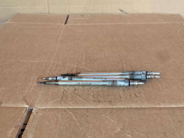 bontott MAZDA CX-5 Izzító/Gyújtó Gyertya