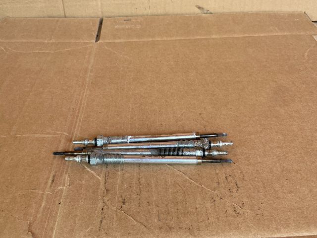 bontott MAZDA CX-5 Izzító/Gyújtó Gyertya