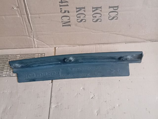 bontott MAZDA CX-5 Jobb Sárvédő Csavar Burkolat