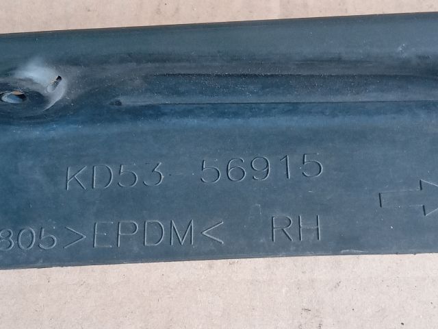 bontott MAZDA CX-5 Jobb Sárvédő Csavar Burkolat